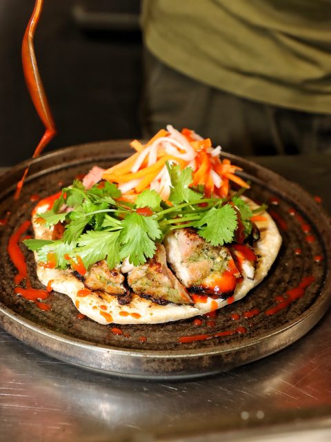 Banh mi flatbread loaded up — lemongrass chicken, pickled mooli, carrot, pork & chicken liver pâté, chilli sauce, herbs.
Yeah… it’s doing a lot.
#Norwich
#NorwichFood
#NorwichRestaurants