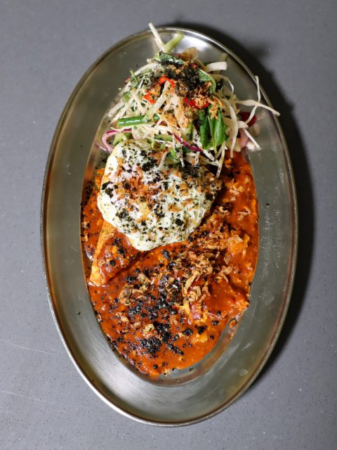 The Triple C
Cromer Crab Curry 🦀
served with hash browns, a fried egg and a kind of thai style salad.
#Norwich
#NorwichFood
#NorwichRestaurants